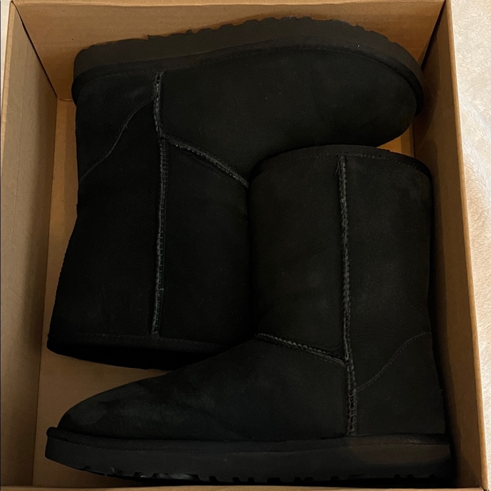Ugg Short Classic Black Suede Boots Size 7